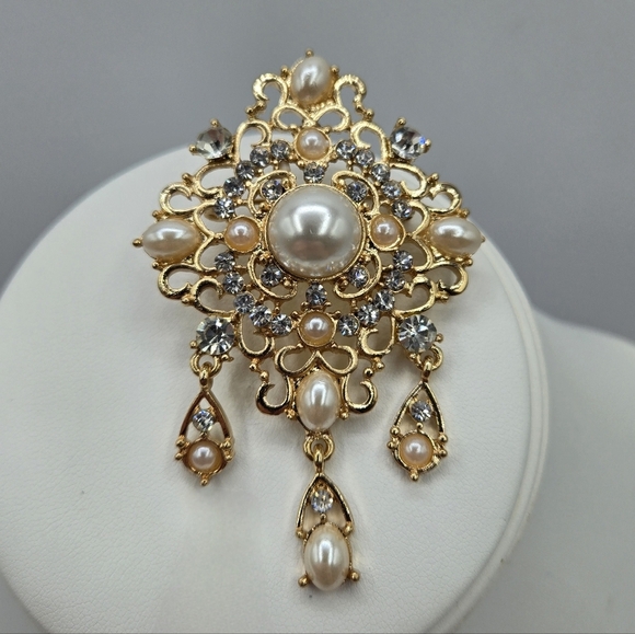 Charming Charlies RSVP Gold Ivory Pearl Brooch - Picture 1 of 5